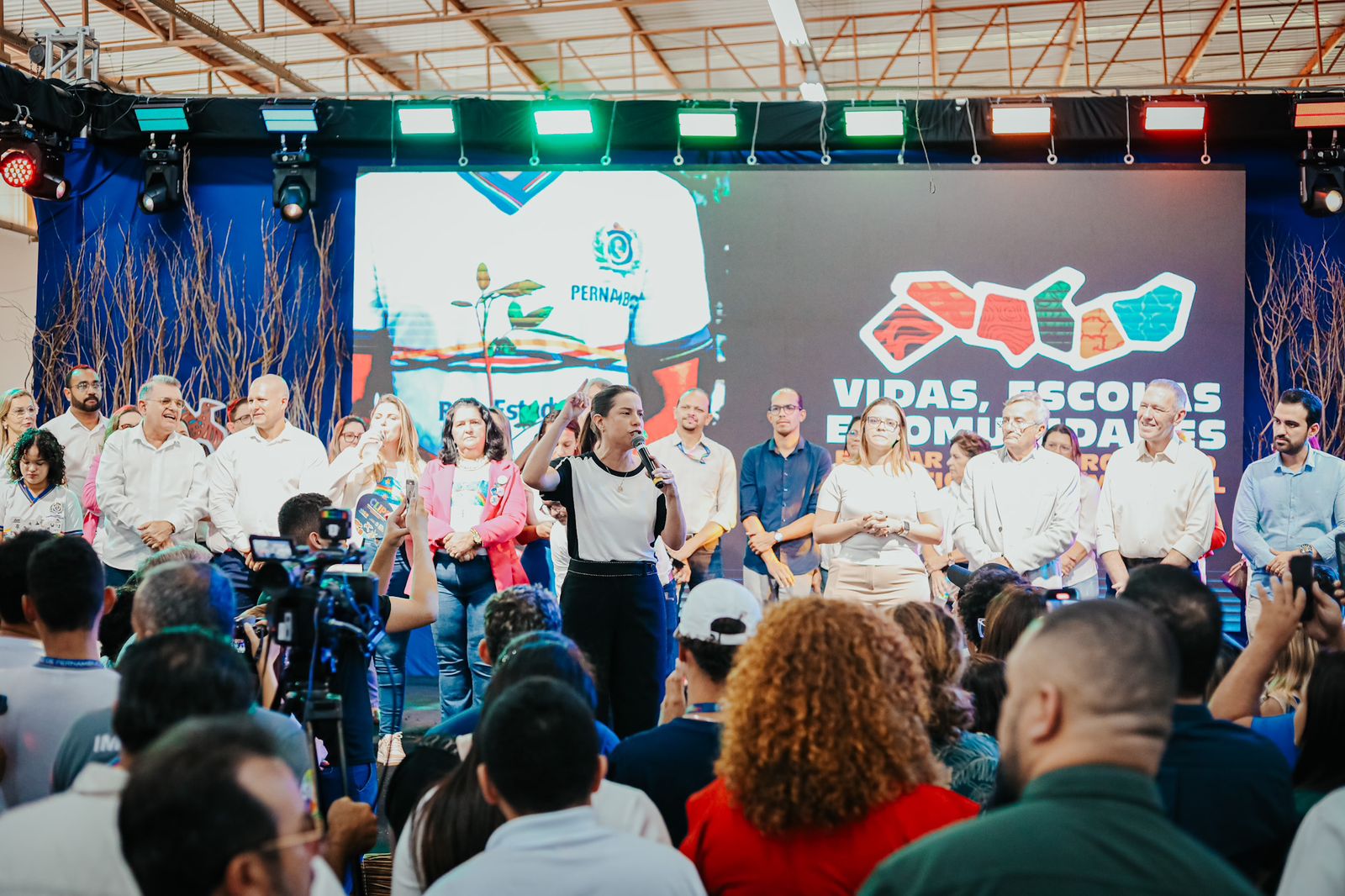 A governadora Raquel Lyra participou do Circuito Literário de Pernambuco (Clipe)em Caruaru. Evento degue até sábado