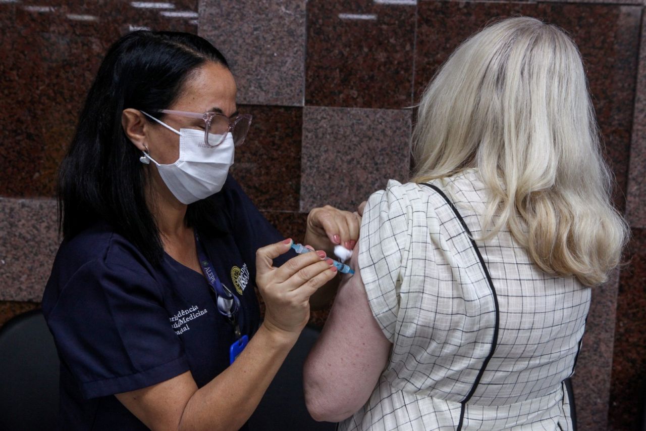 Alepe realiza campanha de vacinação no Recife nesta terça-feira, com 610 doses contra gripe, hepatite B, febre amarela e tétano