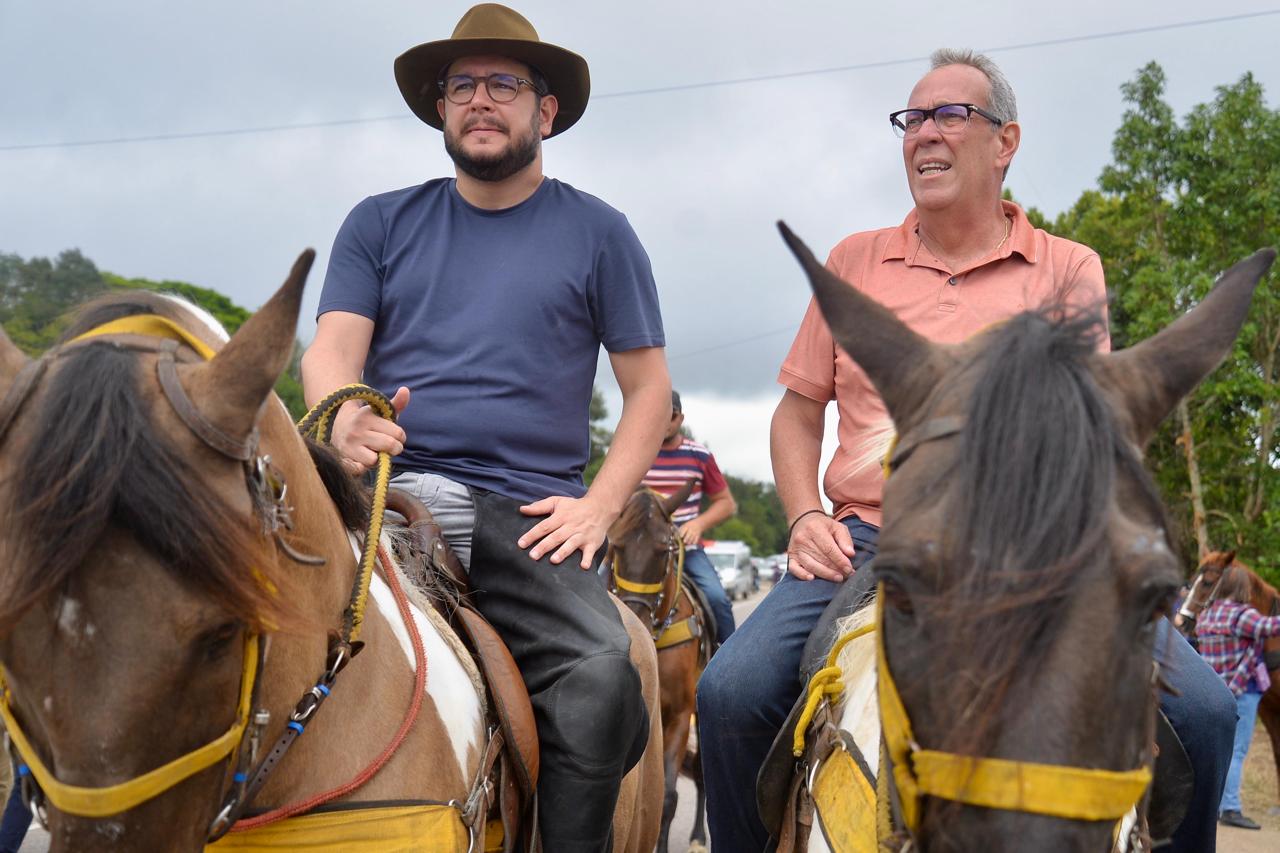 Álvaro Porto e Gabriel Porto participaram da cavalgada em Brejão