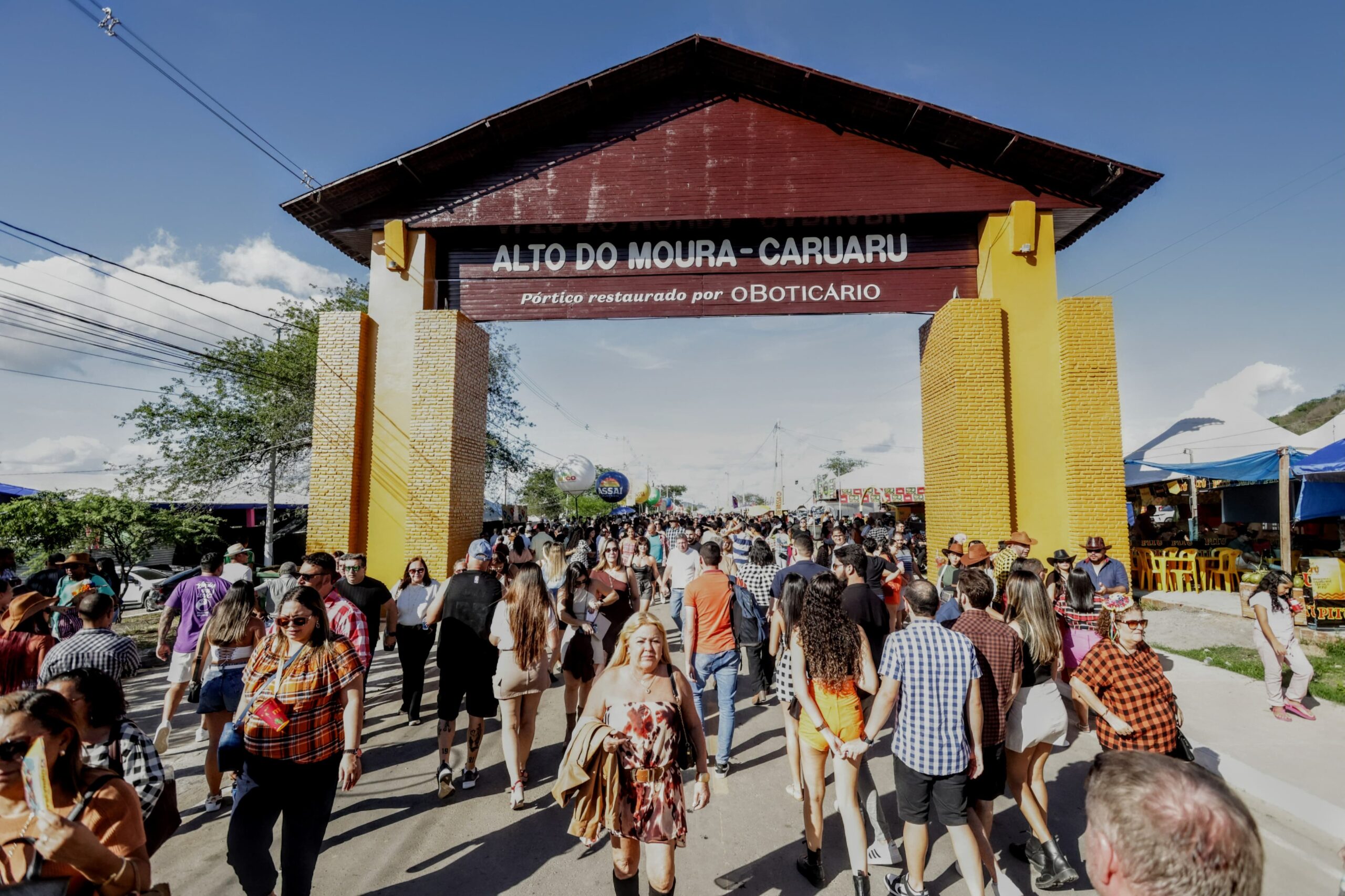 Capim com Mel, Trio Nordestino e outros artistas abriram os shows no Alto do Moura com forró tradicional e repertório de clássicos