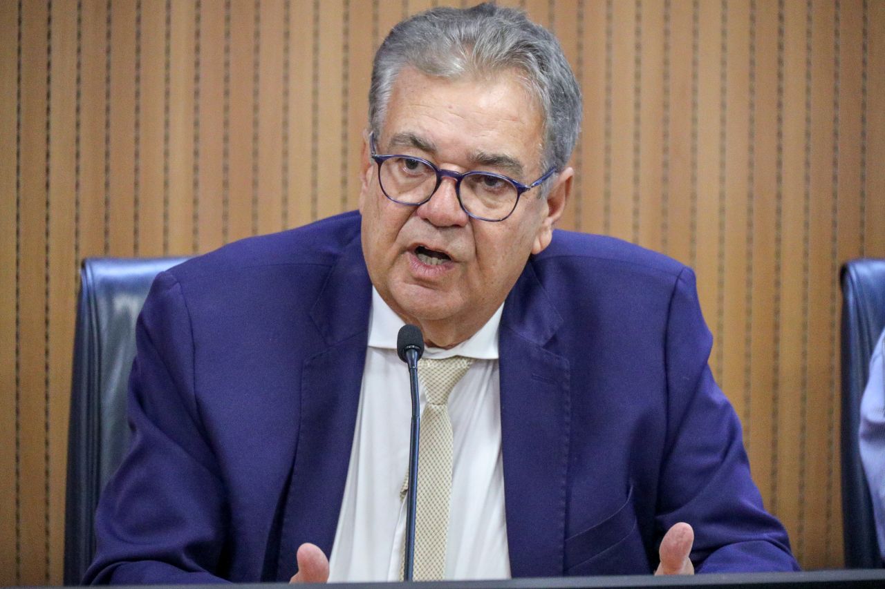 Durante a sessão da CCLJ, o deputado Antônio Moraes troco farpas com Alebrto Feitosa Foto Jarbas Araújo Aleoe