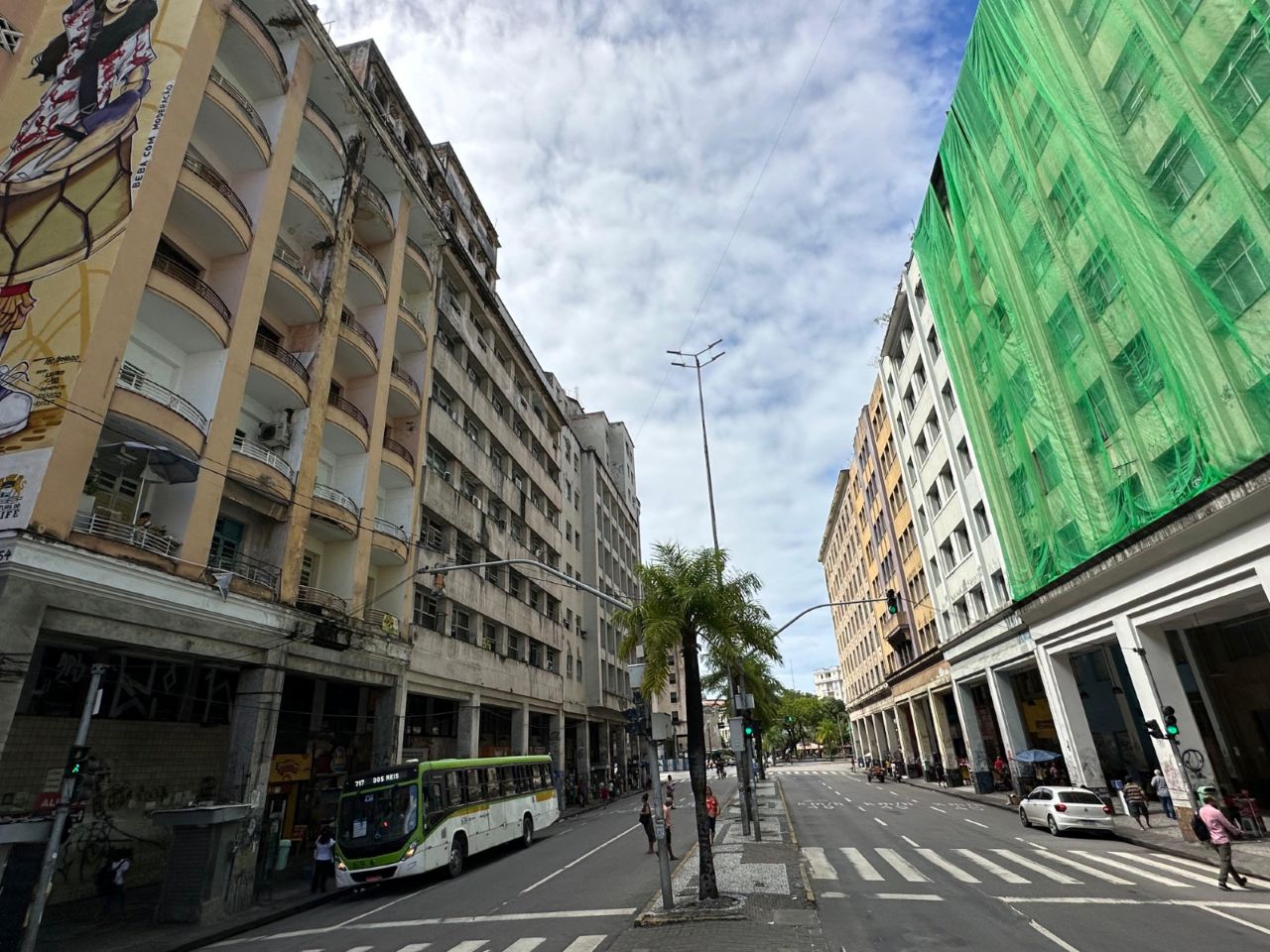 Famílias com renda de até dois salários mínimos terão R$ 20 mil por unidade habitacional; Prefeitura do Recife também atua com o Recentro
