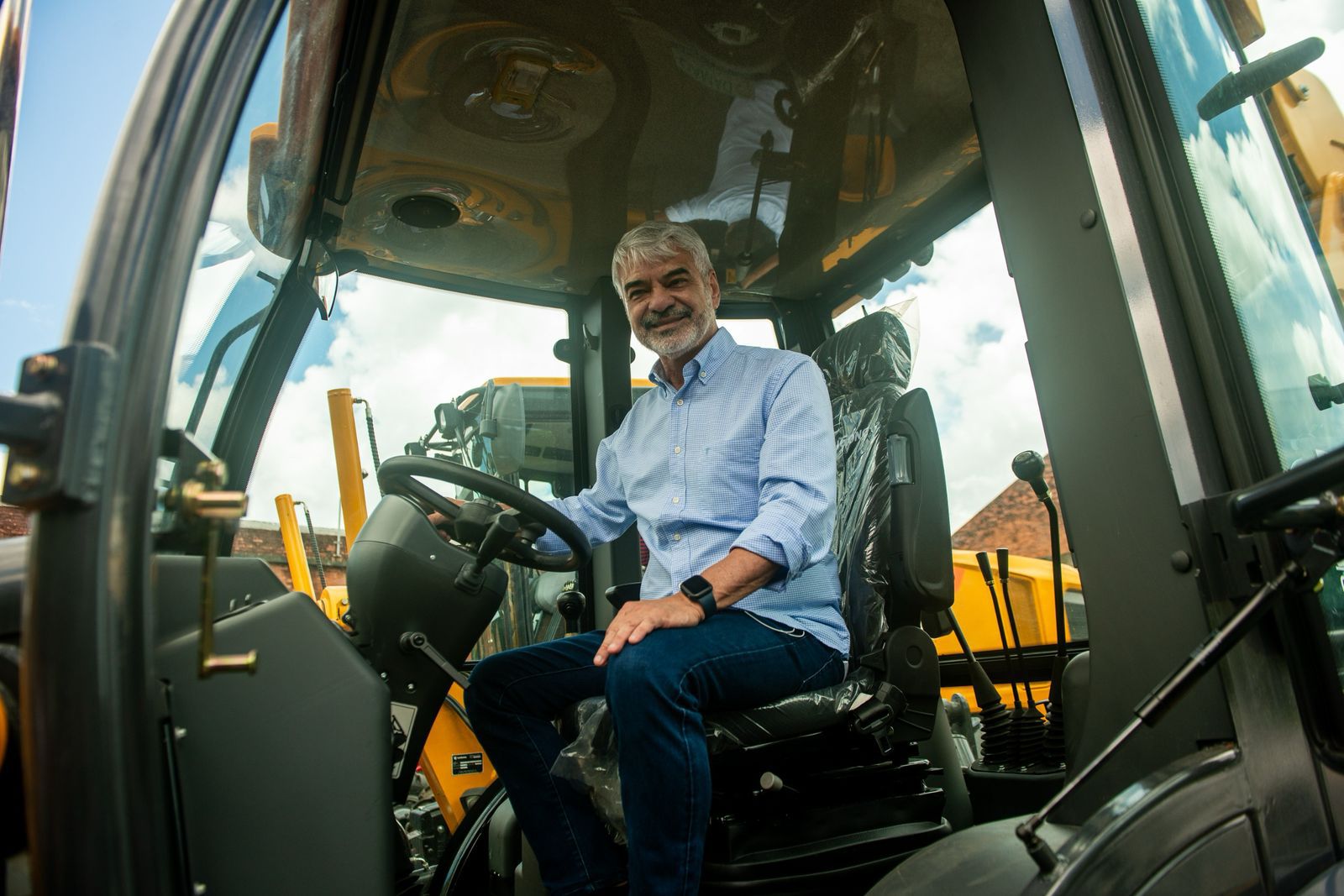 Humberto Costa visita 5 cidades de Pernambuco com entrega de equipamentos, repasses para saúde, obras e reuniões com prefeitos e lideranças