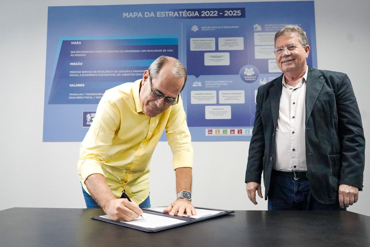 Iniciativa assinada pelo prefeito Mano Medeiros visa qualificar mão de obra para atender ao setor logístico, com início das aulas em 30 de junho