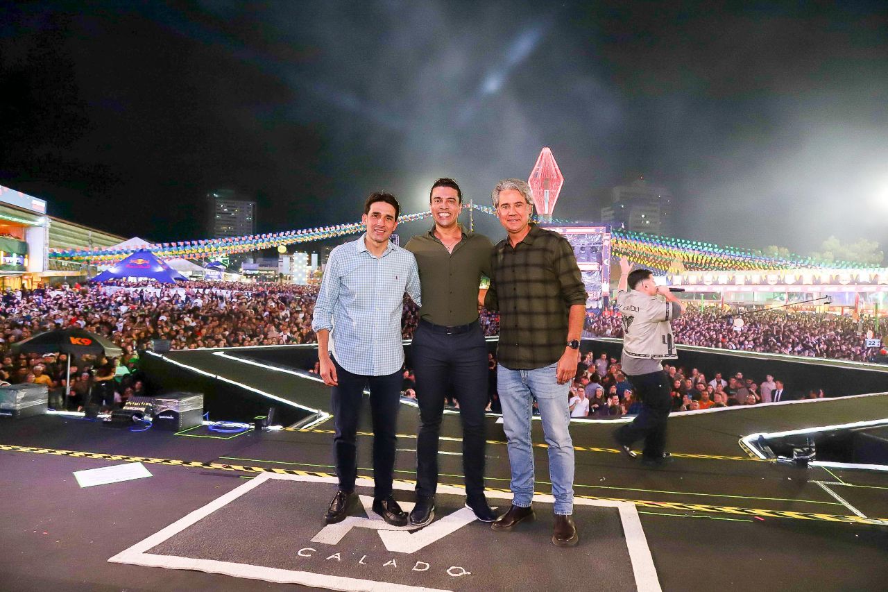 Ministros e parlamentares estiveram em Caruaru a convite do prefeito Rodrigo Pinheiro para acompanhar as festividades e discutir parcerias