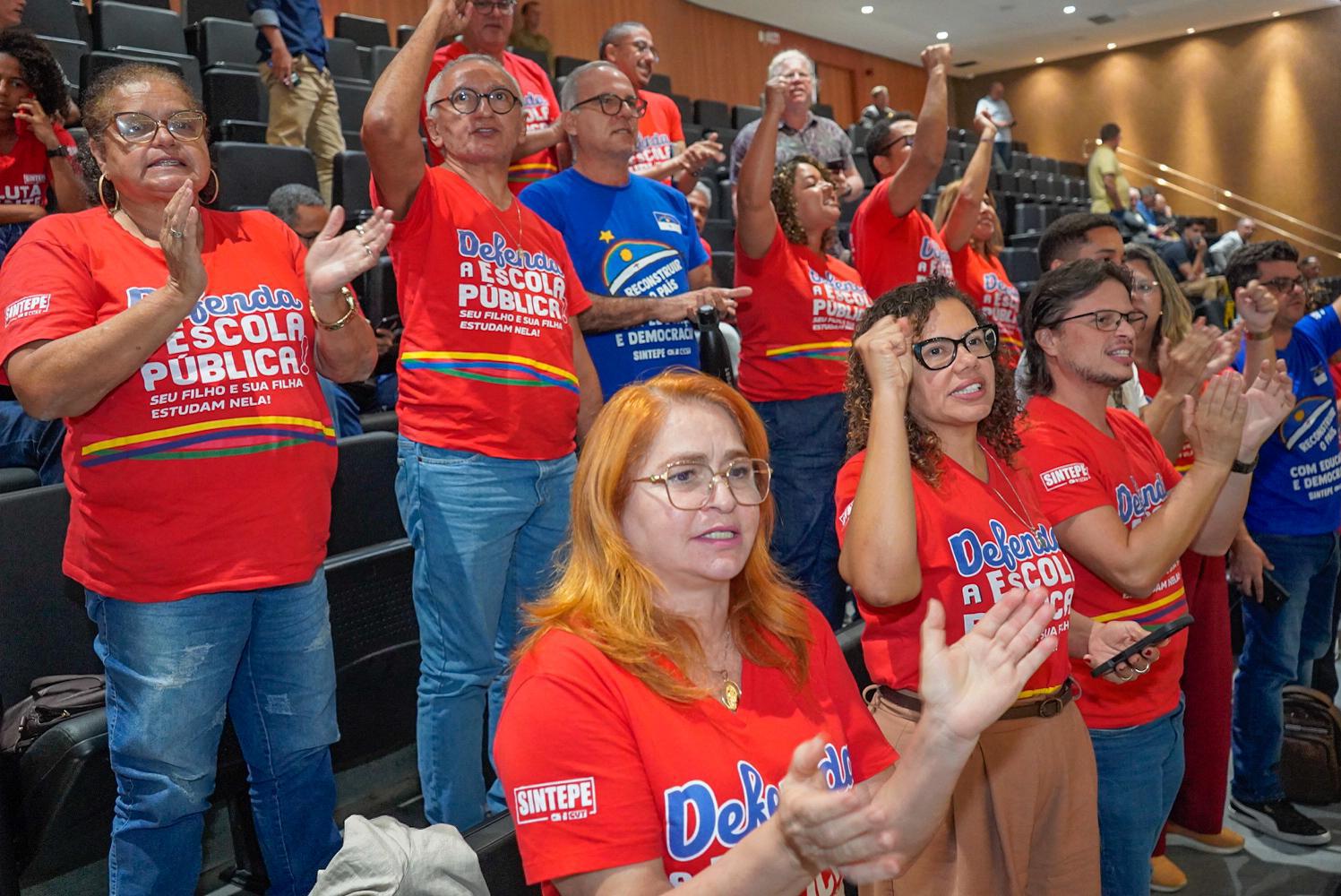 O Sintepe esperava que a votação na Alepe ocorresse nesta segunda, mas a falta de quórum impediu a votação