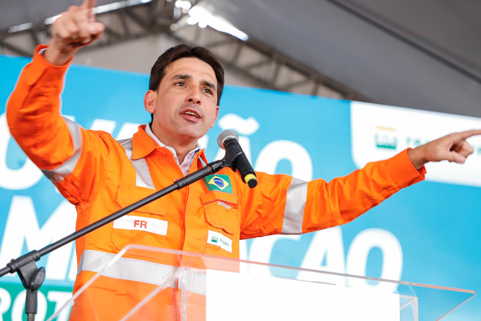 O ministro de Portos e Aeroportos, Silvio Costa Filho, anunciou, nesta terça-feira (18), a retomada das obras do Trem 2 da Refinaria Abreu e Lima (RNEST), uma promessa do governo Lula