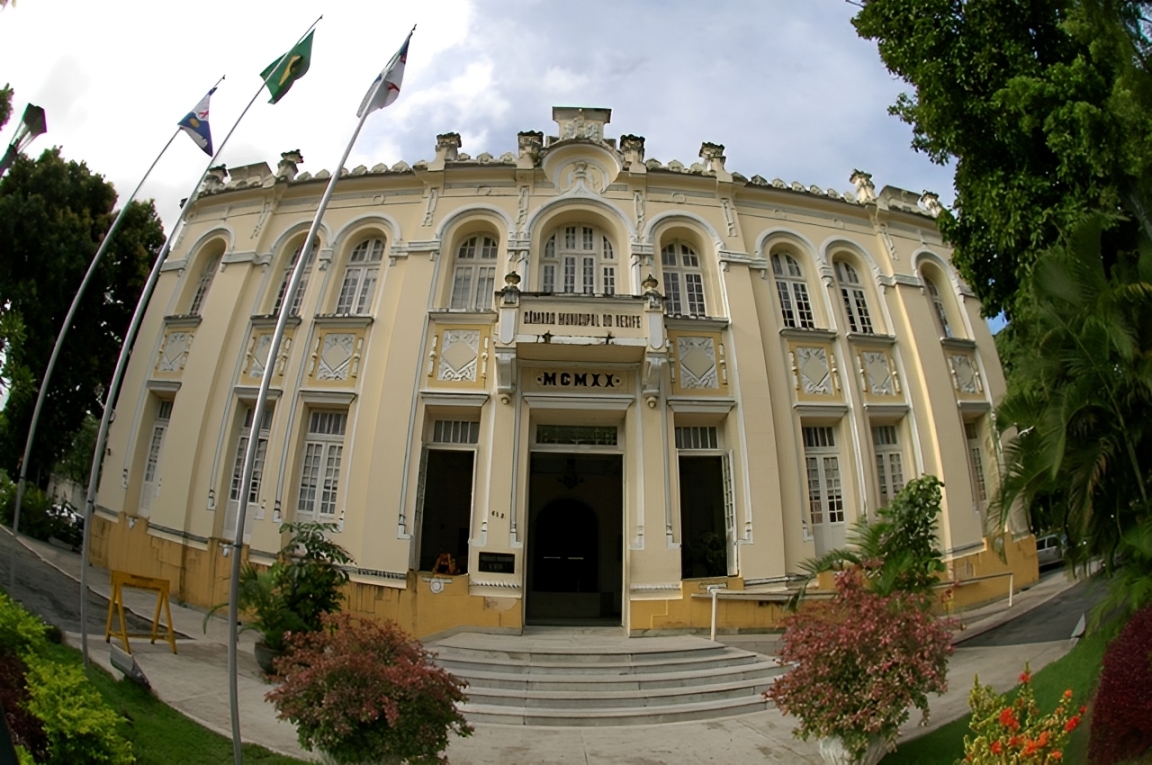 O prédio da Câmara do Recife funciona no Pasque 13 de Maio, mas tem três outros anexos. Com nova sede, todos funcionarão em um só endereço Foto Divulgação