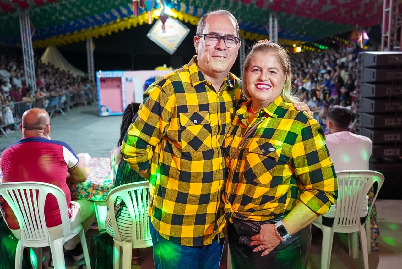 O prefeito Mano Medeiros e a primeira damaAndrea Medeiros visitaram o camarote da acessibilidade em Jaboatão