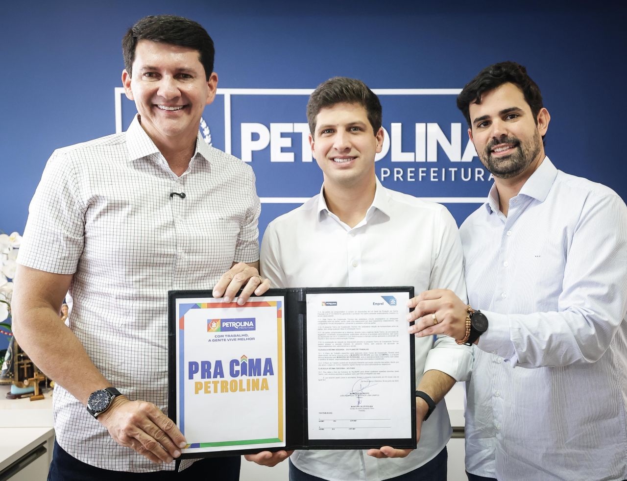 O prefeito do Recife, João Campos, e o de Petrolina, Simão Durando, firmam parceria tecnológica