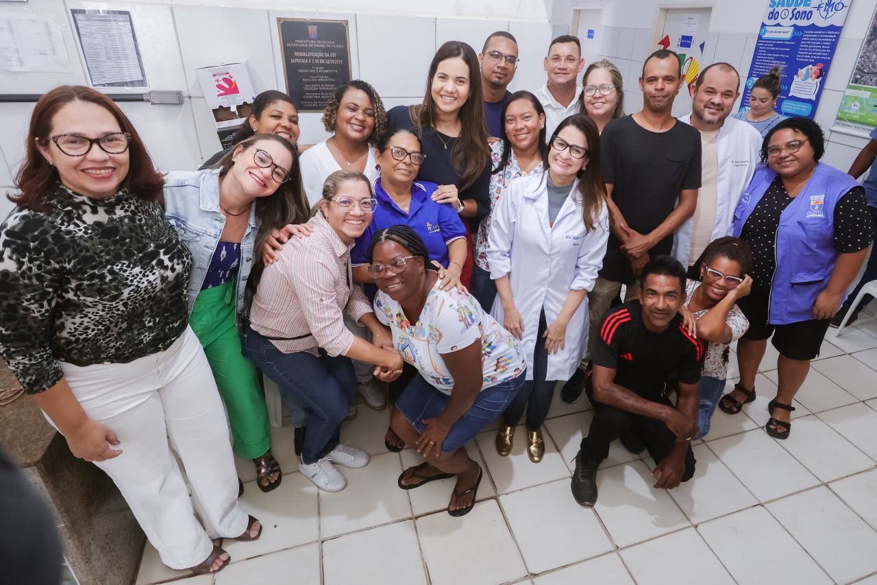 Prefeita de Olinda, Mirella Almeida visitou unidades de saúde
