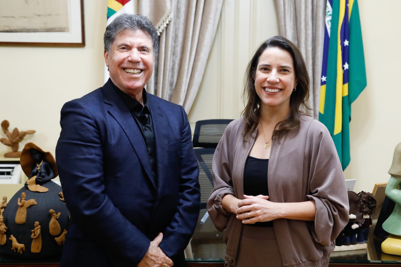 Prefeito do Cabo, Lula Cabral entregou à governadora Raquel Lyra ´pedido por Força Nacional, por causa da violência no município Foto Hesíodo Góes Secom