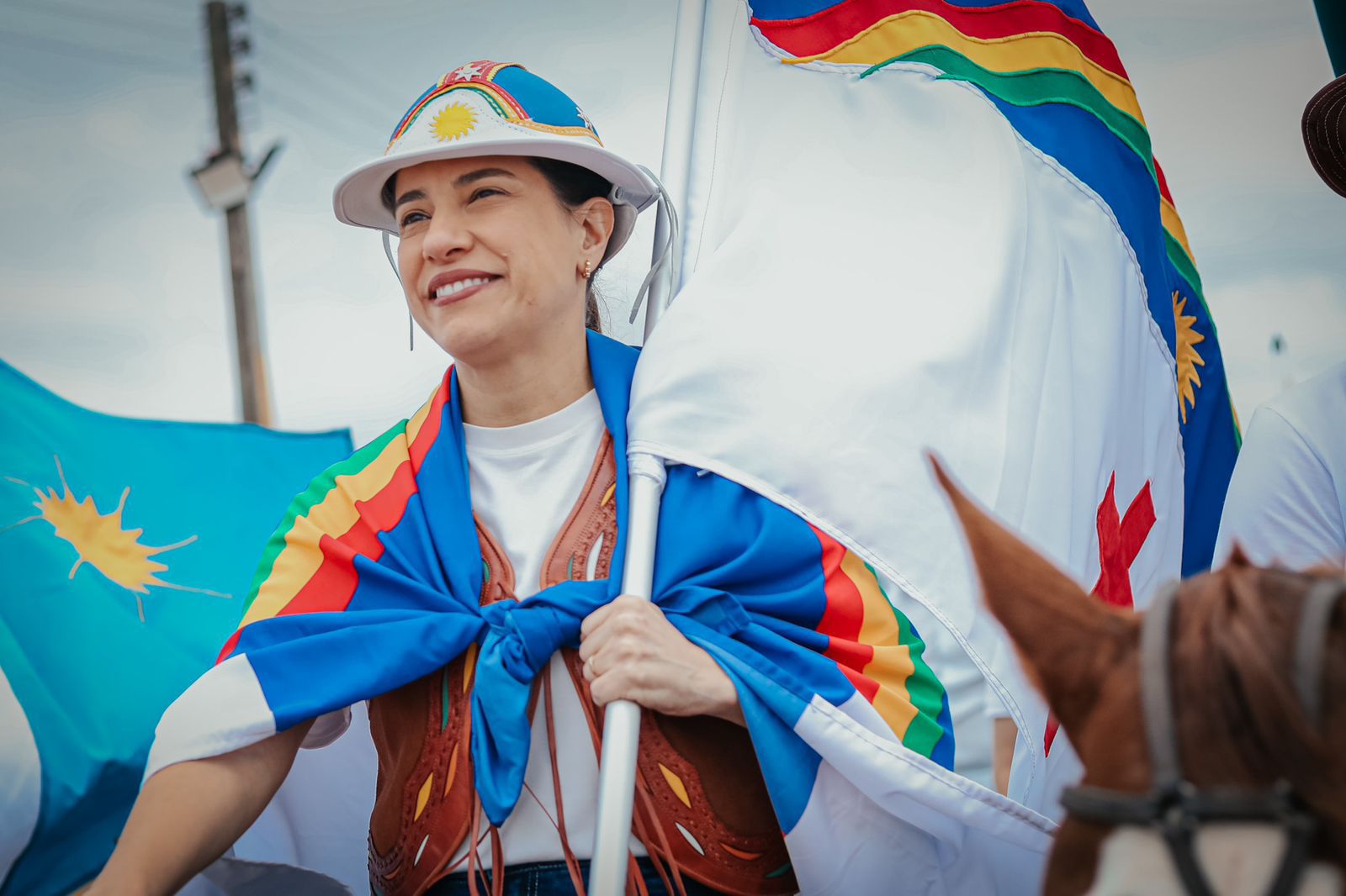 A governadora Raquel Lyra participa da 55ª Missa do Vaqueiro em Serrita, evento que marca a fé a cultura do povo sertanejo