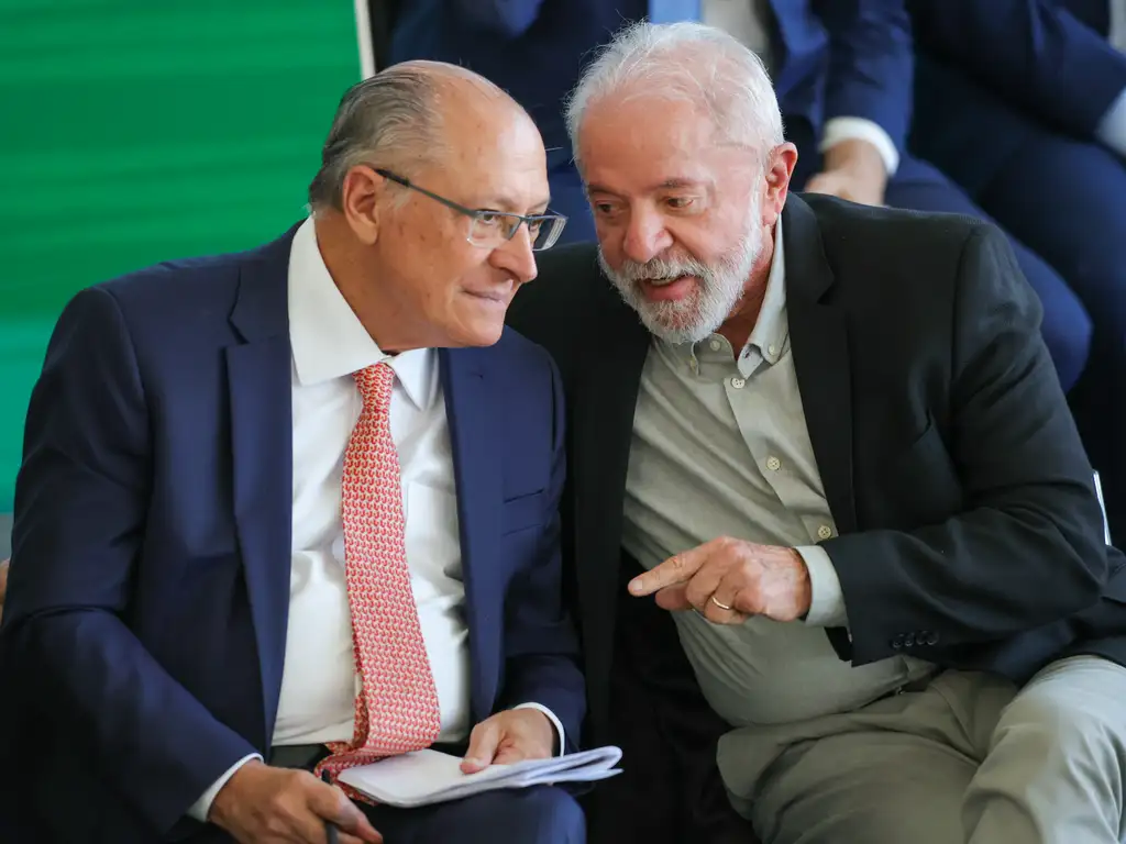 Geraldo Alckmin afirma que medida dos EUA afeta competitividade brasileira; governo estuda recorrer à OMC e aplica IPI zero para veículos sustentáveis
