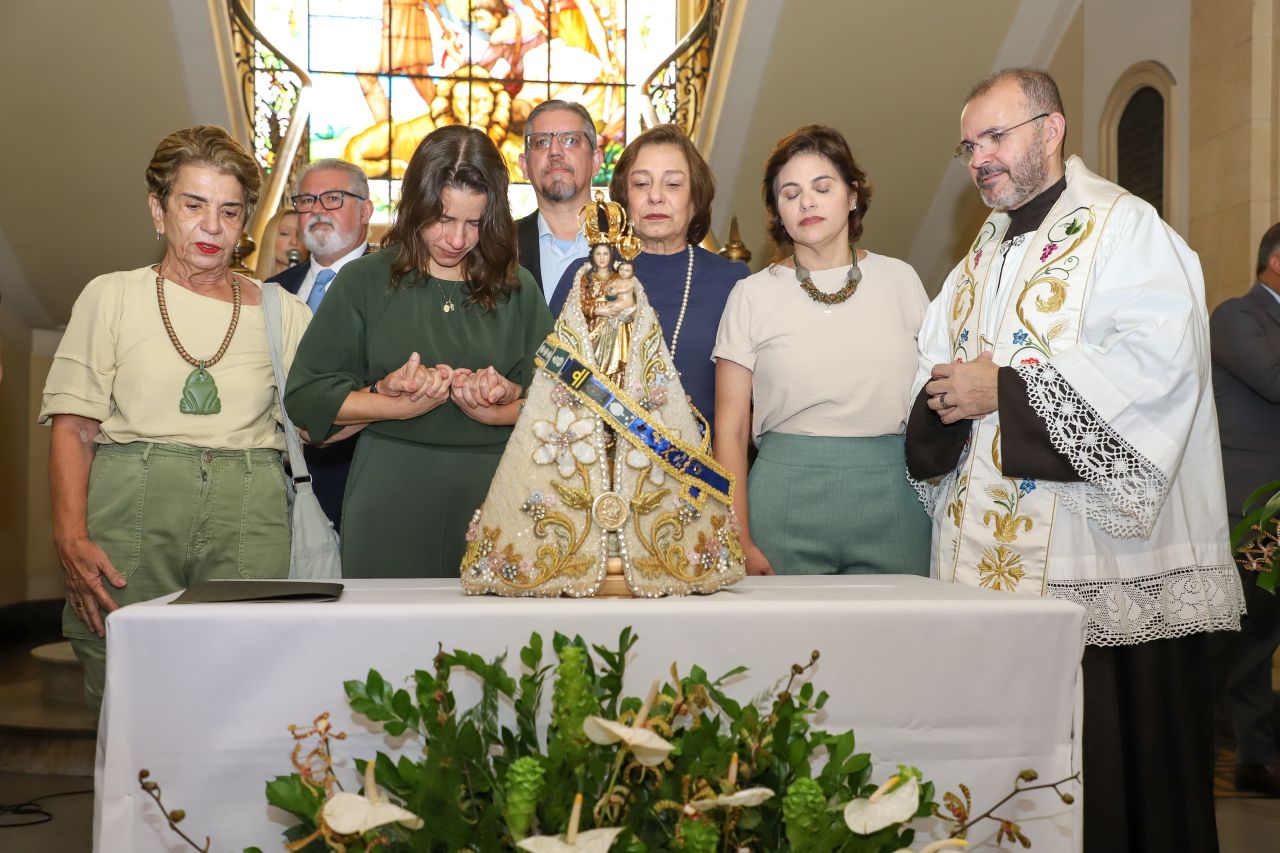 Imagem do Círio de Nazaré é recebida por Raquel Lyra no Palácio do Campo das Princesas e segue em exposição no Recife até o fim de julho foto Yacy Ribeiro_Secom 5