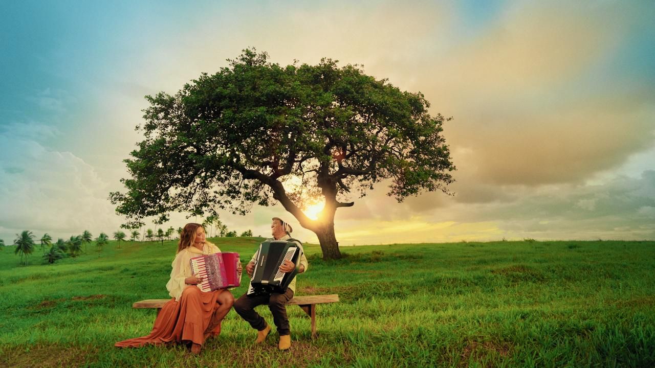 O BNB comemora os 20 anos do programa Agroamigo com campanha estrelada por Lucy Alves e Dominguinhos recriado por IA