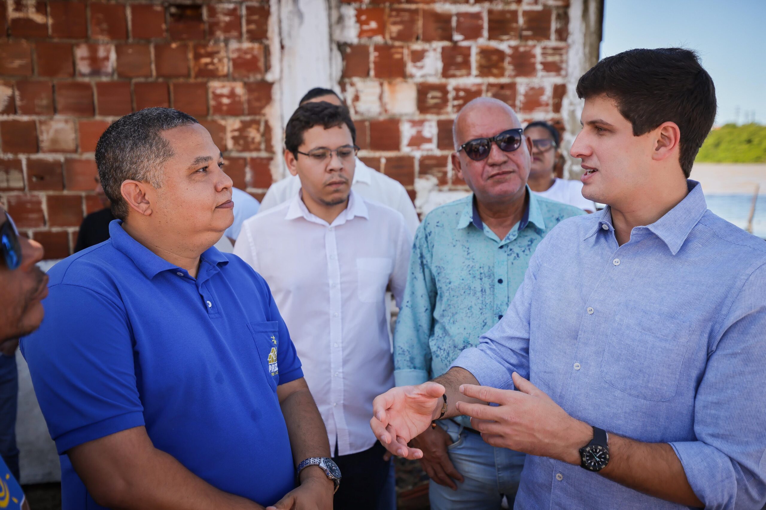 O prefeito João Campos visitou as obras do Parque Linear Roque Santeiro