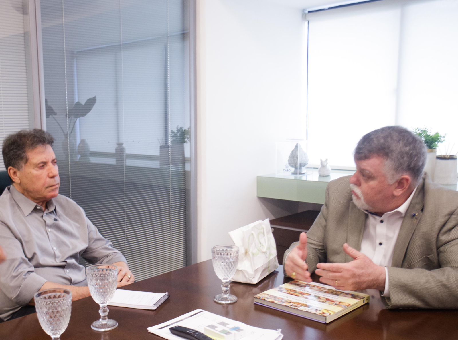 O prefeito do Cabo, Lula Cabral, recebeu o cônsul honorário da Eslovênia em Pernambuco, Rainier Michael