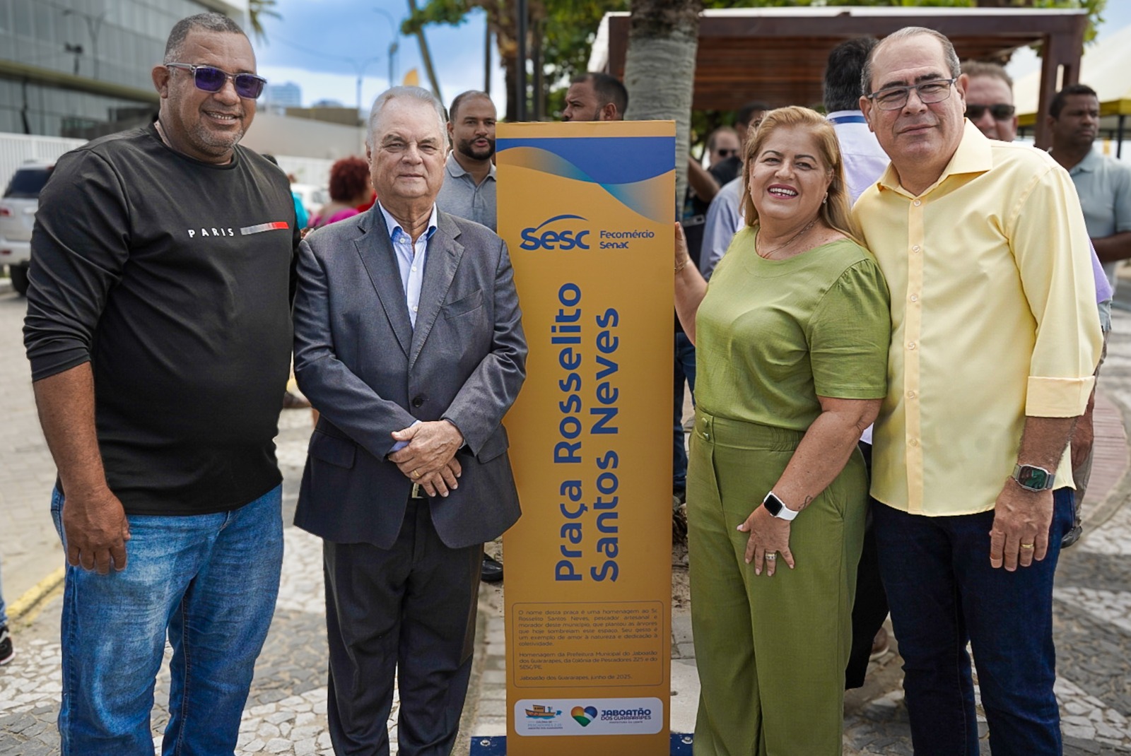 Prefeito Mano Medeiros entrega praça Rosselito Santos Neves, revitalizada numa parceria de Jaboatão com SESCPE e Fecomércio-PE