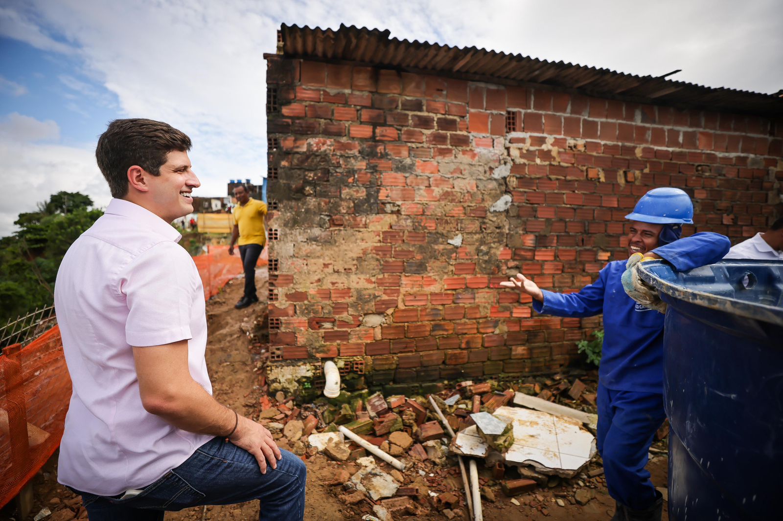 Prefeito do Recife, João Campos, visitou a obra em Água Fria, que beneficiará mais de 600 moradores até 2026