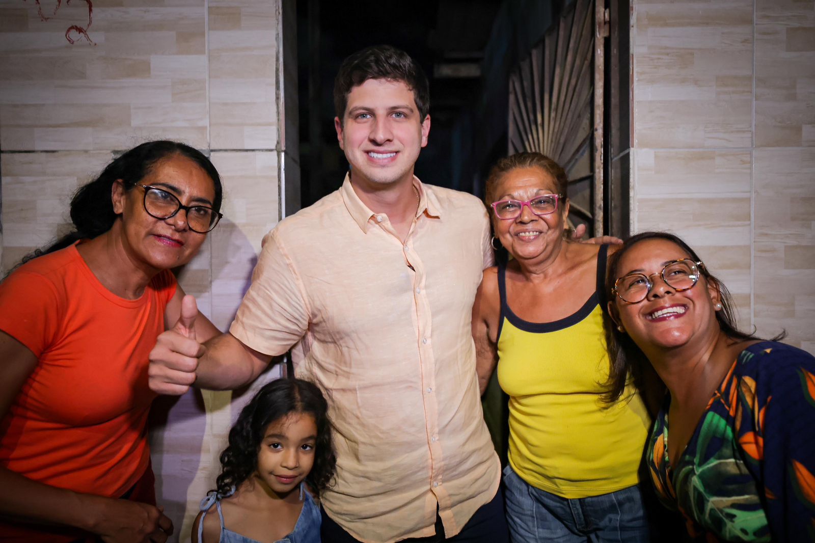 Prefeito do Recife, joão Campos, inaugura rua no Cordeiro