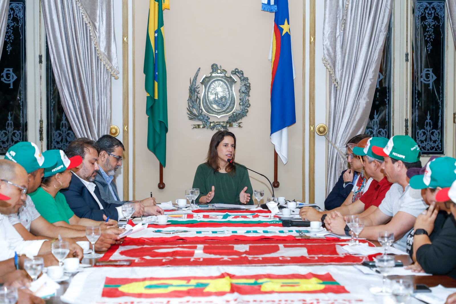 Raquel Lyra recebeu representantes do Grito da Terra, apresentou avanços na agricultura familiar e anunciou investimento em saneamento rural Foto_Yacy_Ribeiro_Secom (2)