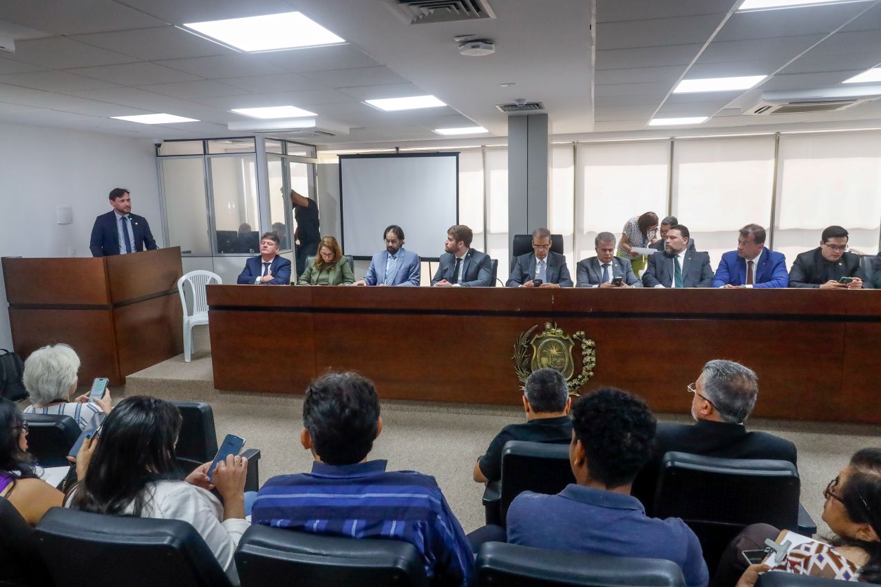 A Alepe aprova na CCLJ o nome de Virgílio Oliveira para administrador de Noronha, mas plenário adia decisão por falta de quórum
