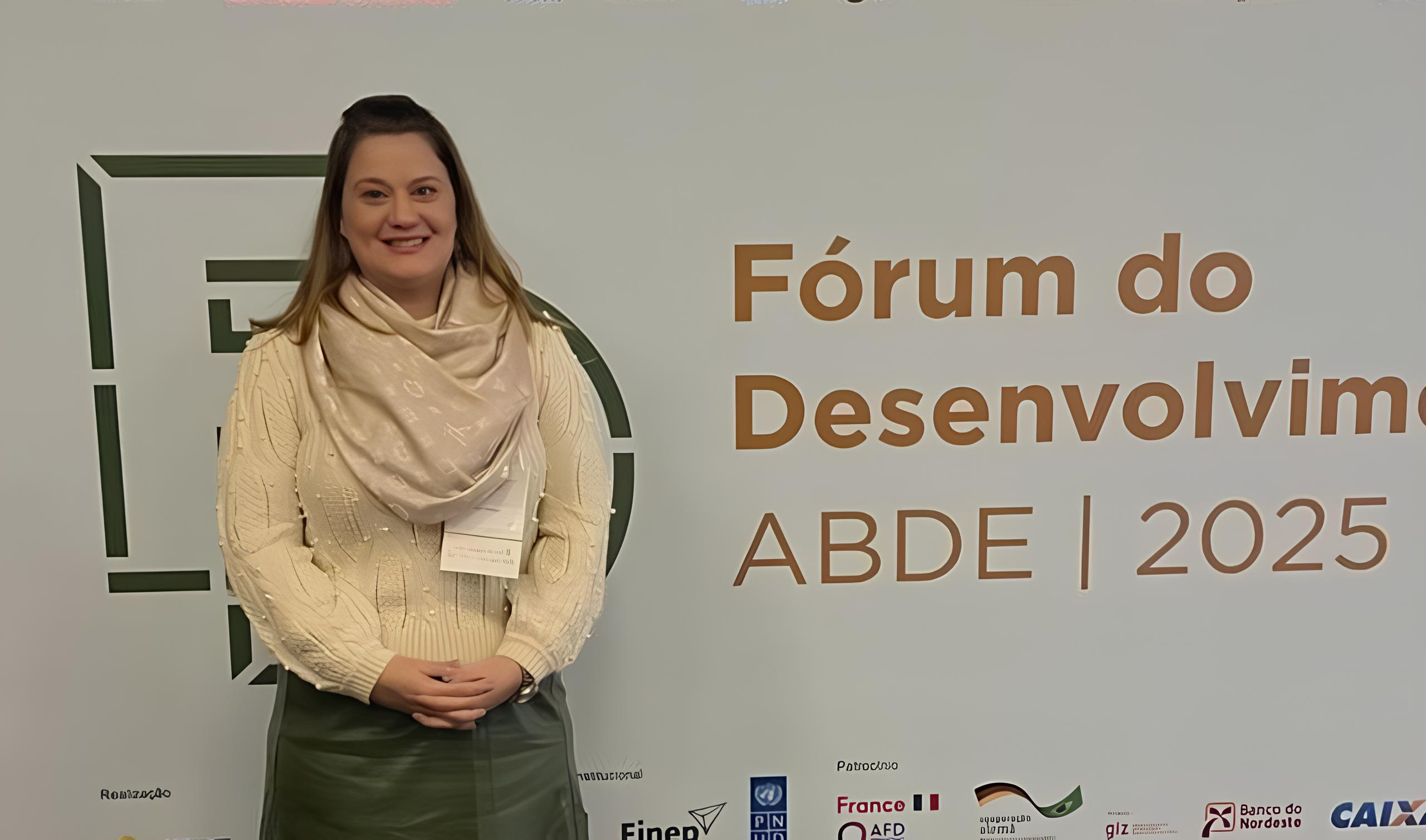 A diretora-presidente da AGE, Carla Novas disse que o evento permitiu a troca de experiências entre dirigentes de agências de fomento de diferentes estados (1)