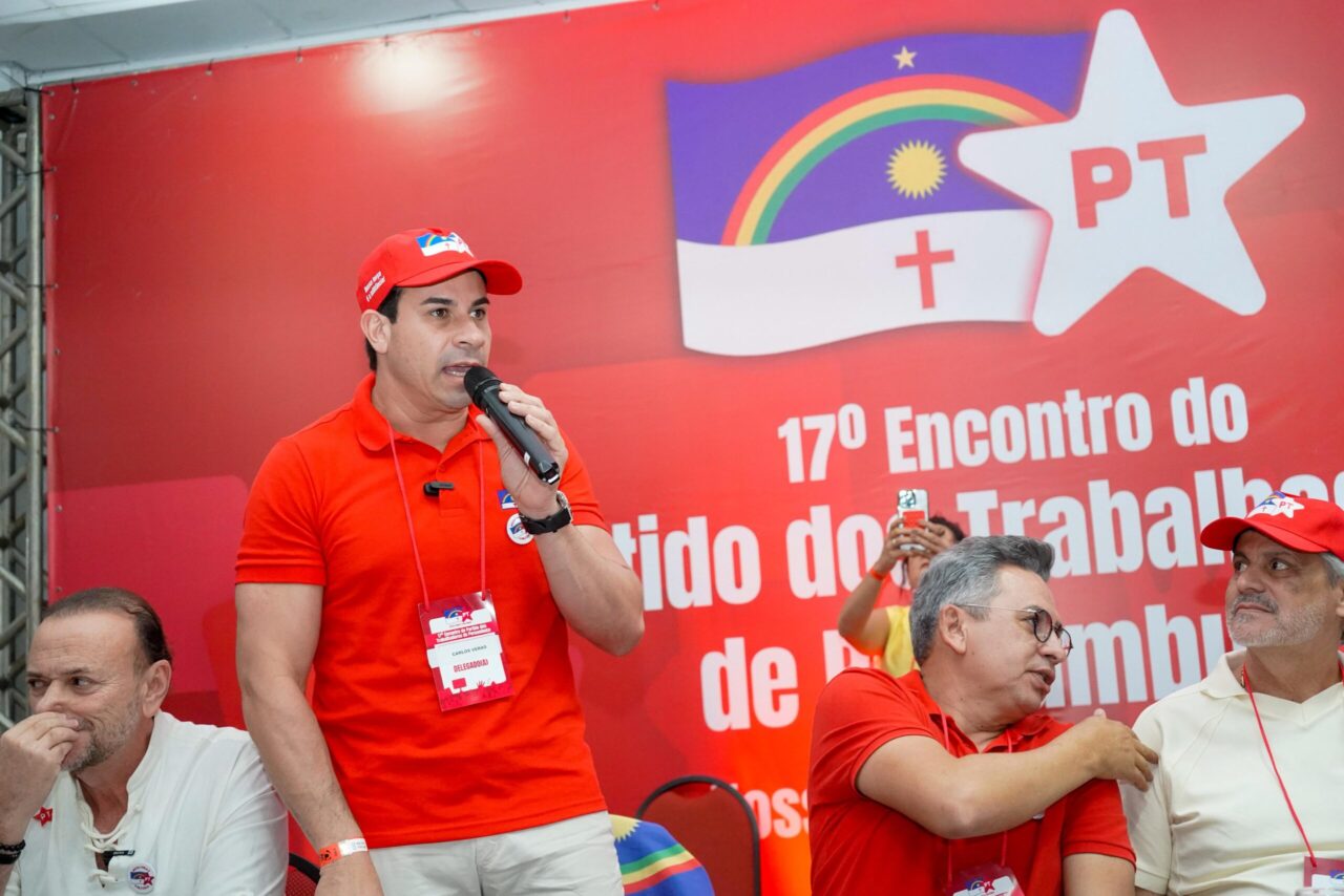 Ao tomar posse no comando do PT em Pernambuco, Carlos Veras destaca que a prioridade do PT no Estado é a reeleição de Humberto Costa
