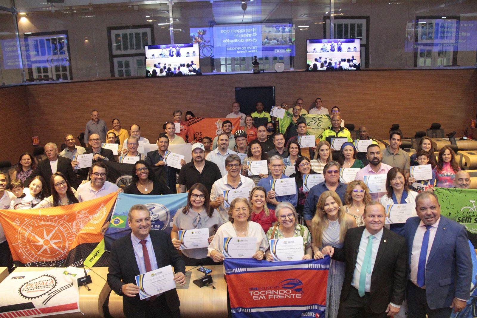 Câmara do Recife realiza sessão solene em homenagem a ciclistas, por proposta do vereador Fabiano Ferraz, e reforça debate sobre mobilidade sustentável