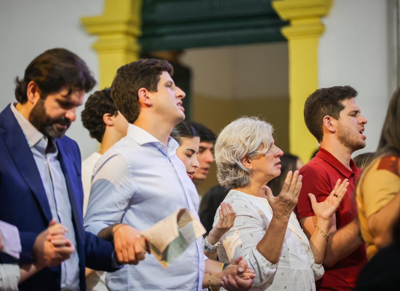João Campos homenageia Eduardo Campos em missa de São Lourenço, celebra 60 anos do ex-governador e participa da Festa de Agosto