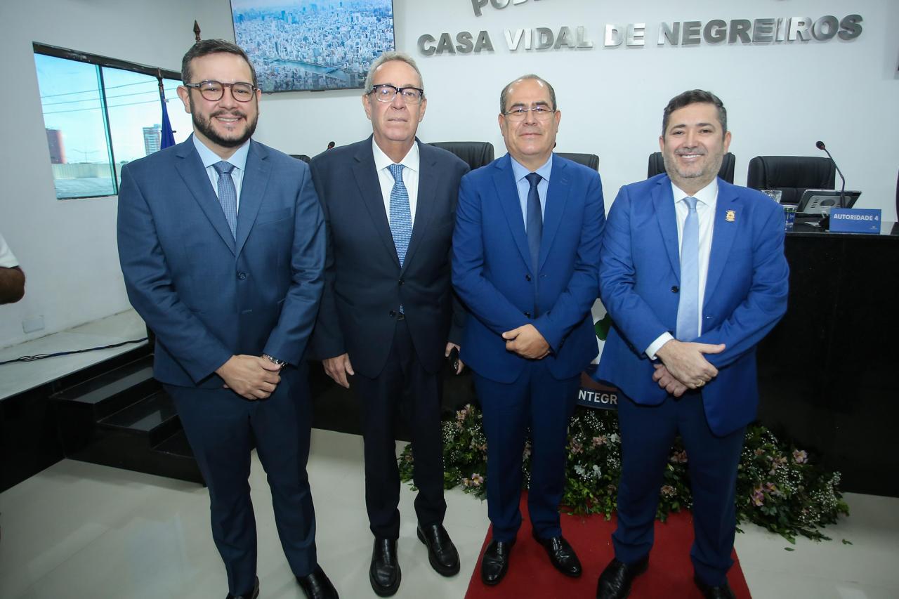 Na inauguração da nova sede da Câmara, Jaboatão dos Guararapes concedeu título de cidadão a Álvaro e Gabriel Porto e outras autoridades