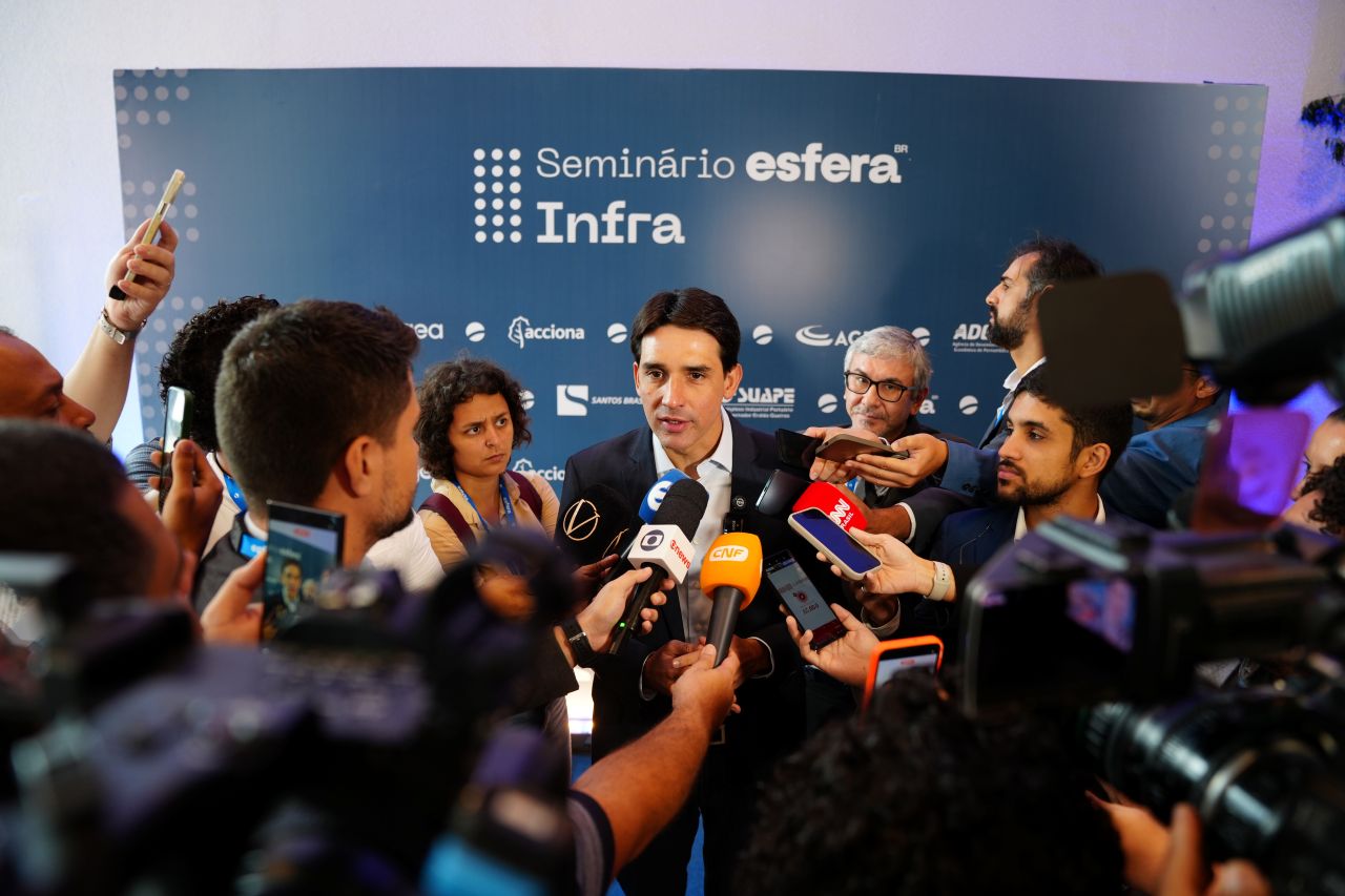 O ministro Silvio Filho articula sua candidatura ao Senado, na chapa de João Campos