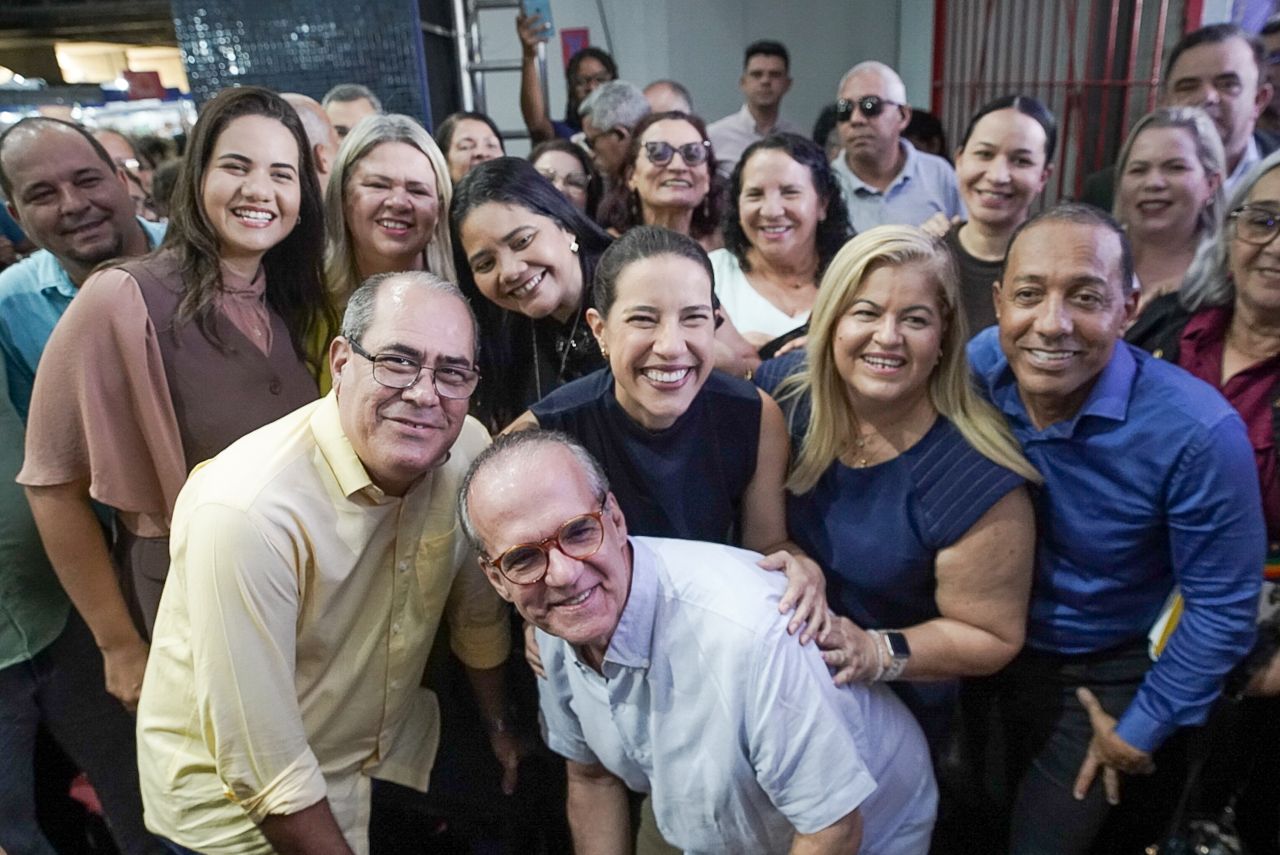 O prefeito Mano e a primeira-dama Andreia Medeiros participaram da abertura do circuito literário