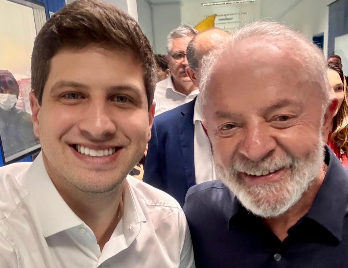 Prefeito João Campos provocou Raquel Lyra durante visita
