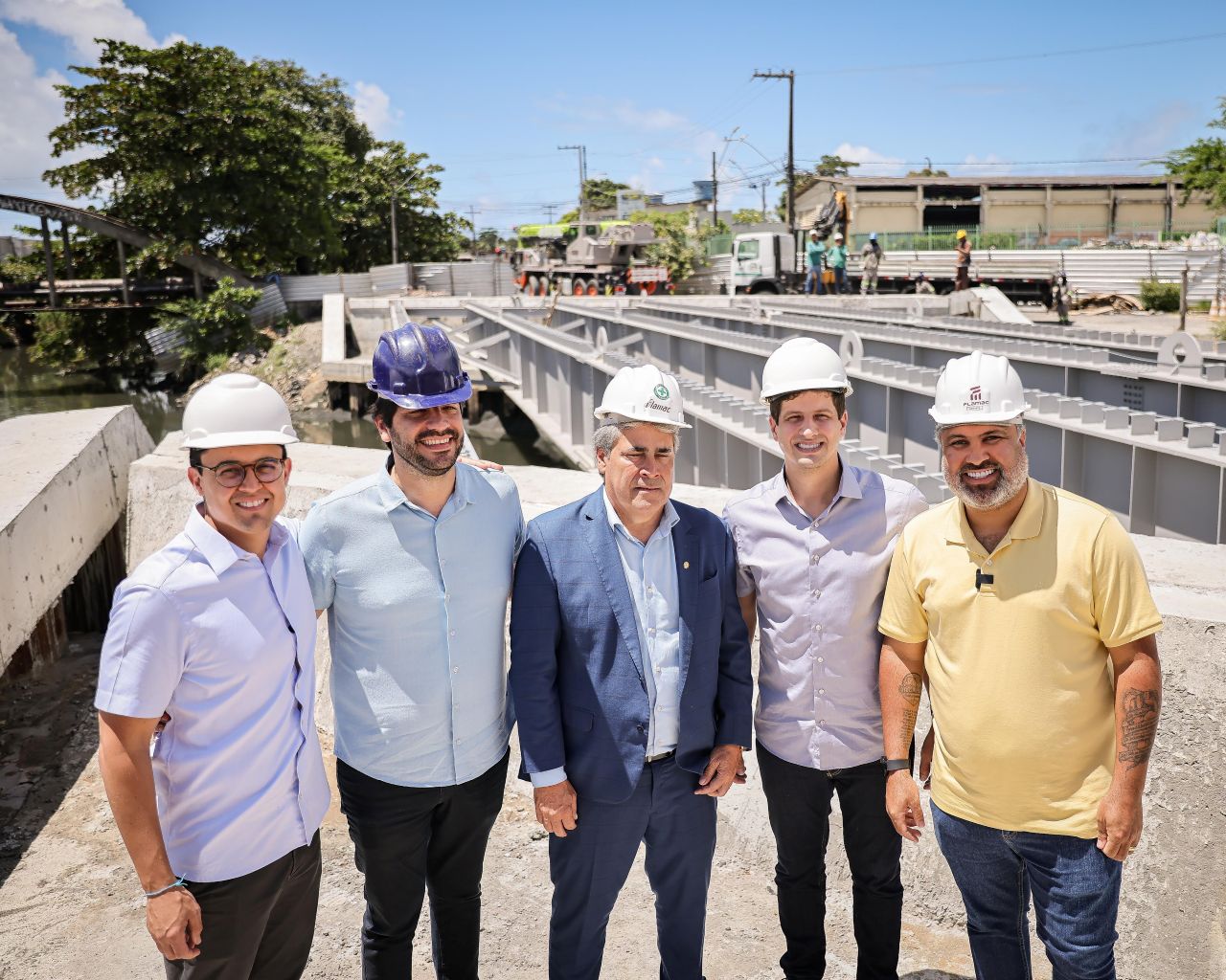 Prefeito João Campos visitou as obras da ponte que permitira a ligação da BR-101 à Avenida Agamenon Magalhães