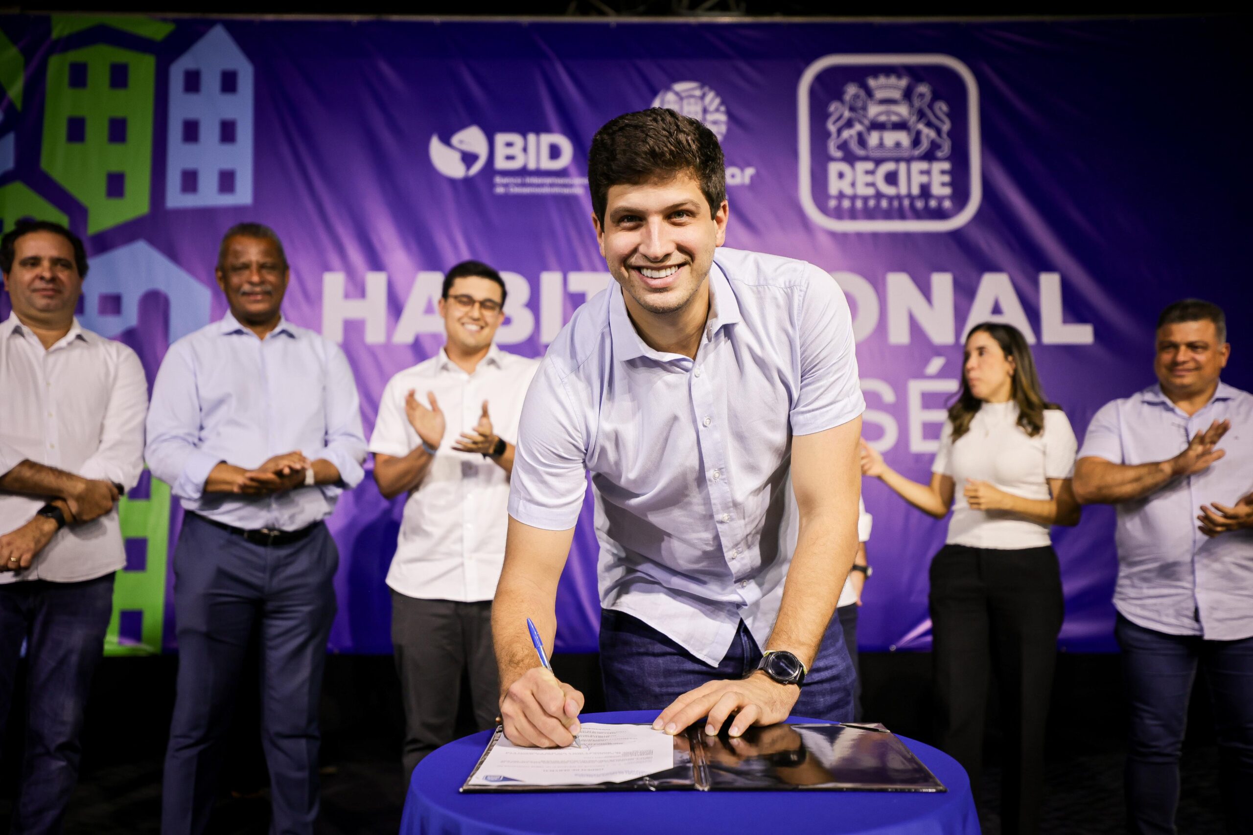 Prefeito do Recife, João Campos assinou o habitacional
