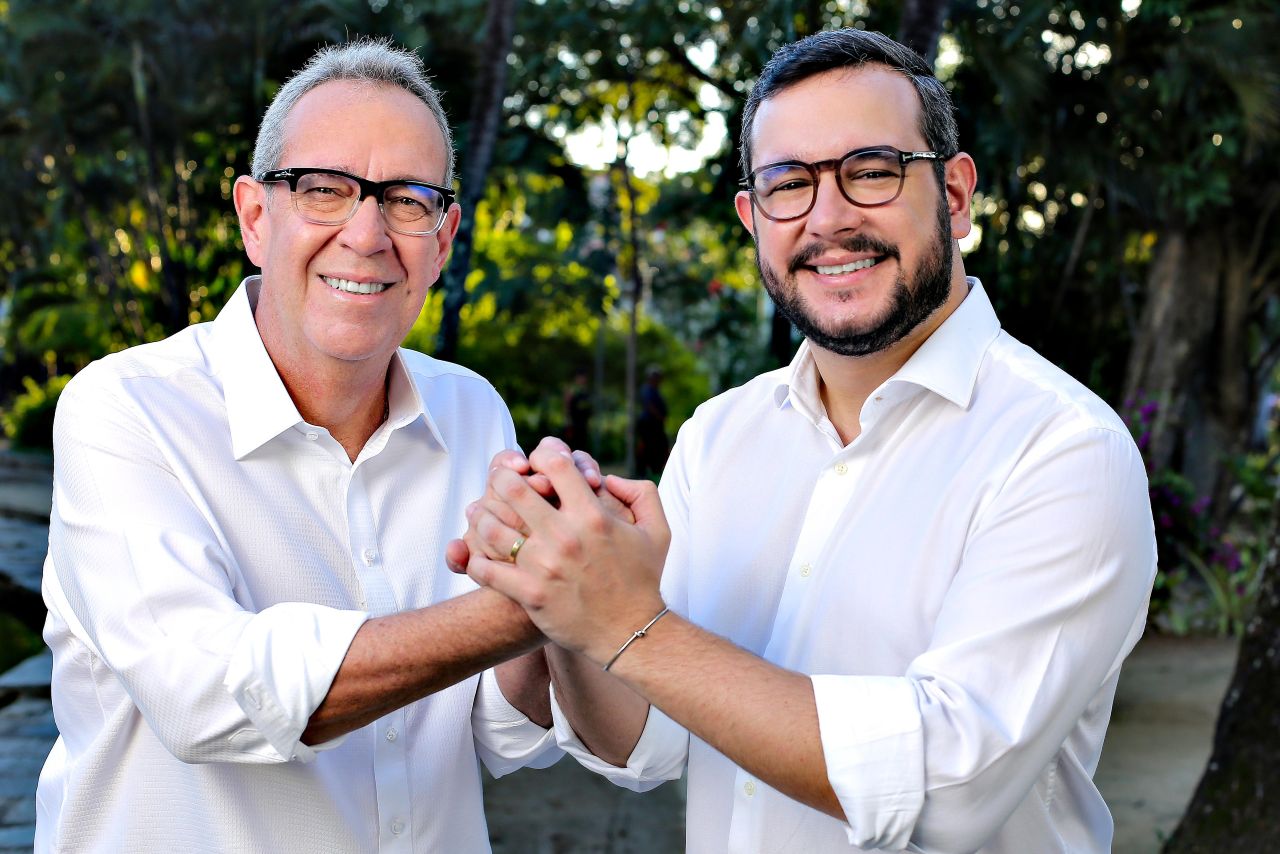 Presidente da Alepe, Álvaro estrelou a propaganda do PSDB com seu filho, Gabirel, que será candidato a deputado federal