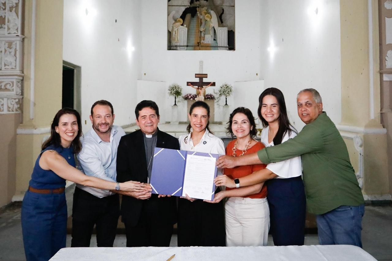 A governadora Raquel Lyra assinou ordem de serviço para a restauração da Igreja de São Pedro Mártir, em Olinda