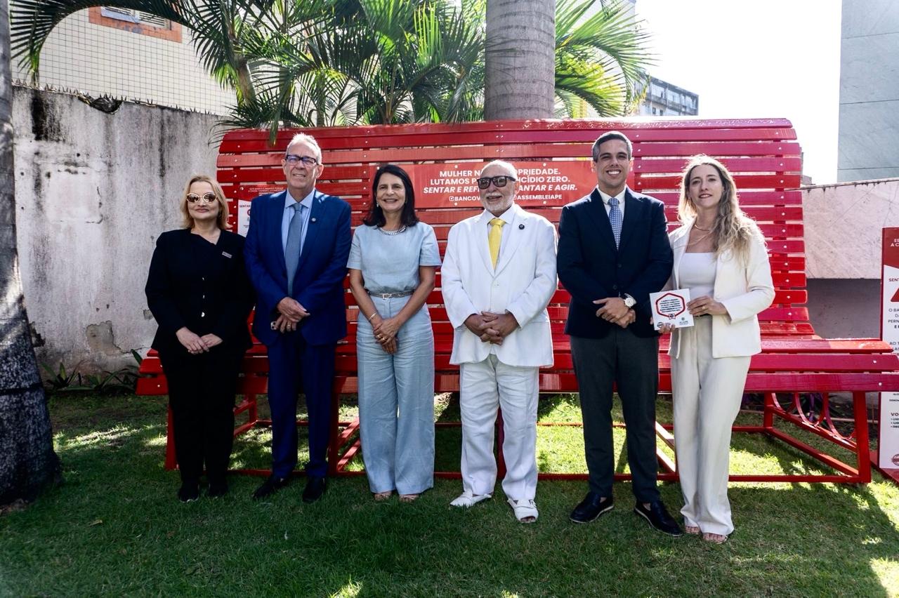 Alepe inaugura Banco Vermelho e presidente Álvaro Porto cobra mais investimentos em segurança após aumento nos casos de feminicídio