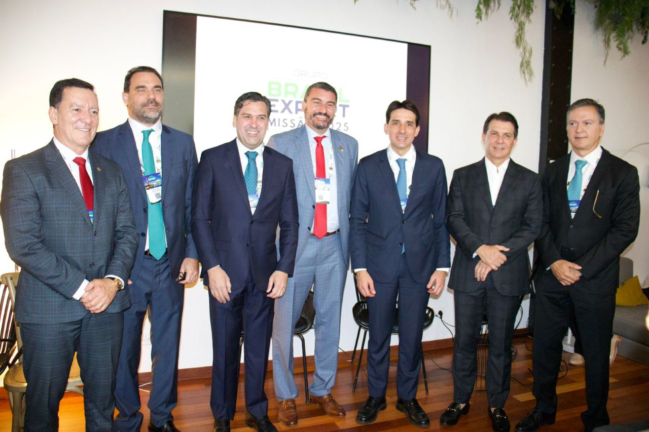 Em missão oficial à França, Silvio Costa Filho apresenta carteira de concessões e busca atrair investimentos em portos e aeroportos