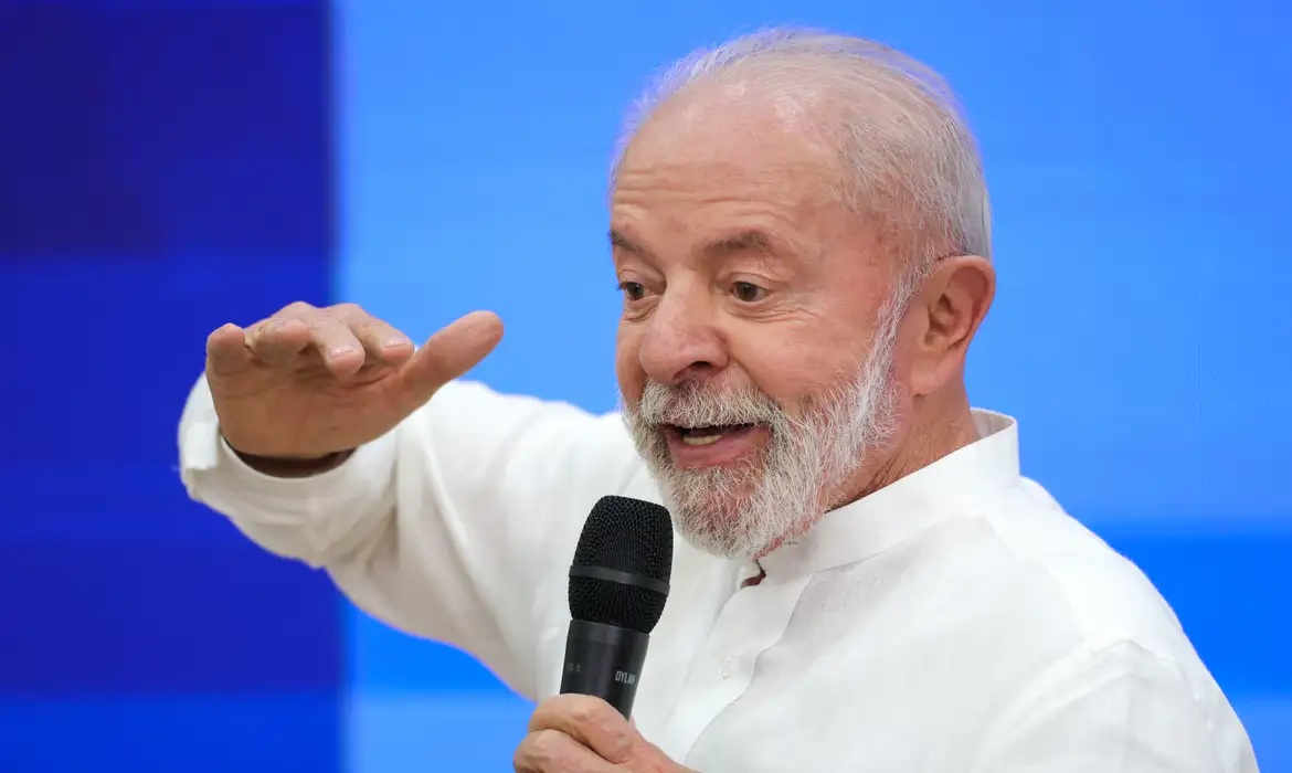 Lula afirmou ao New York Times que a democracia é inegociável