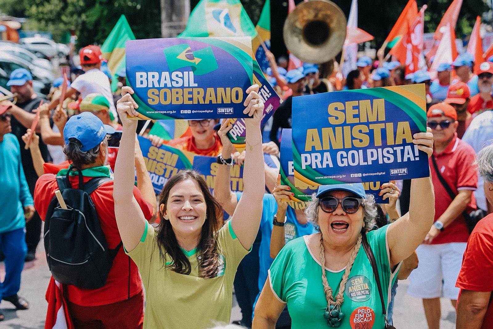 Maria Arraes participou do 31º Grito dos Excluídos no Recife, defendendo a democracia e propostas como a isenção do IR até R$ 5 mil.