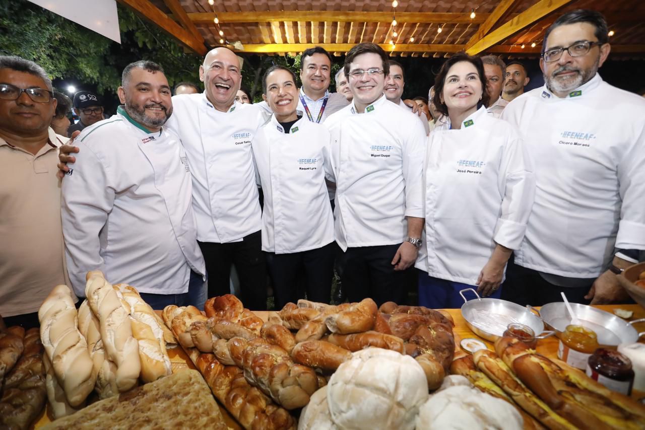 Na abertura da Feneaf, a governadora Raquel Lyra anunciou pacote de R$ 27,5 milhões com compra de veículos e licitação de sementes