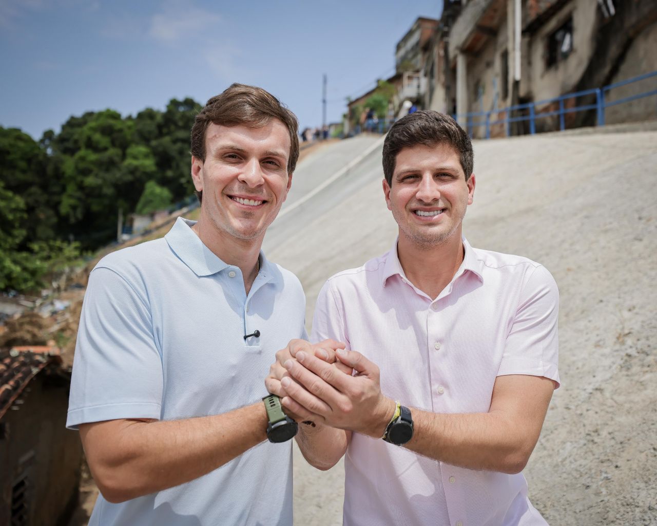 O prefeito João Canpos teve a companhia na visita de Miguel Coelho, pré-candidato ao Senado