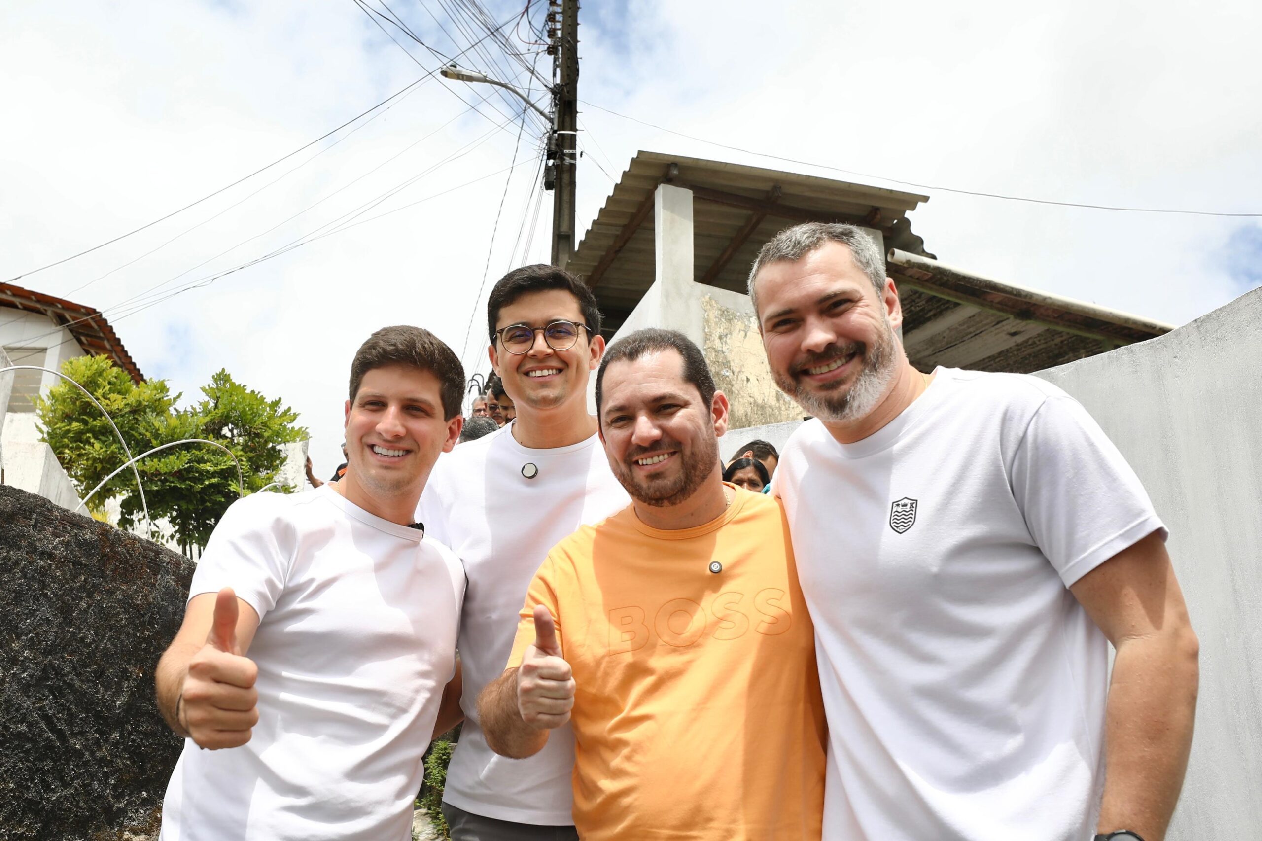 Prefeito do Recife, João Campos, entrega obras de contenção de encosta no Córrego do Jenipapo, com R$ 1,7 milhão investido e segurança para 150 moradores