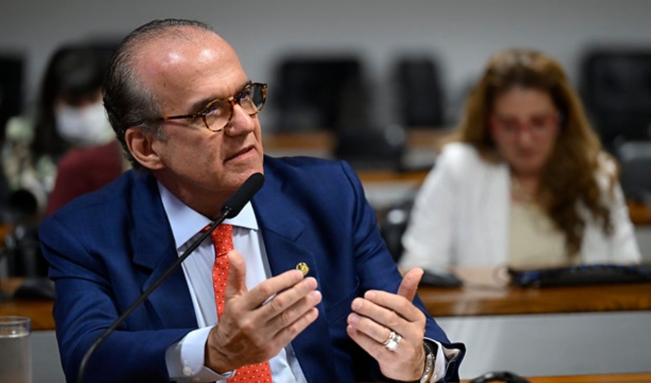 Projeto de Fernando Dueire obriga bancos a informar clientes sobre valores esquecidos em contas, ampliando transparência no sistema financeiro