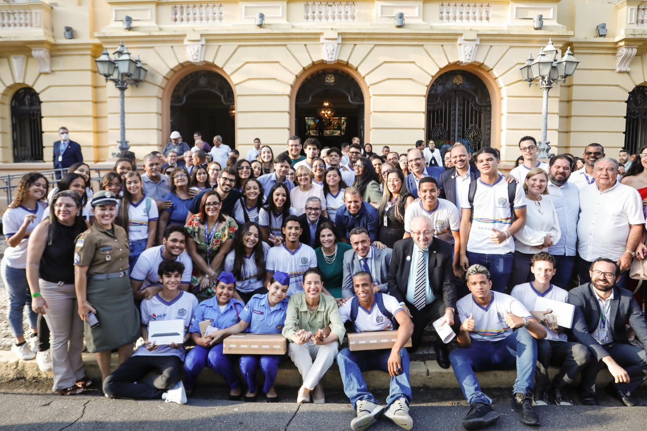 Raquel Lyra premia estudantes e professores vencedores do Desafio Educativo da Água, que mobilizou 187 escolas em 83 municípios