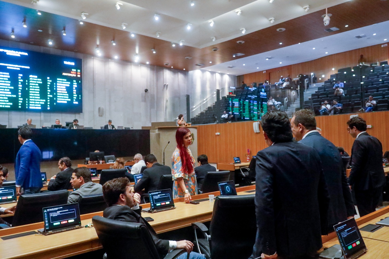 Alepe aprova legislação torna Pernambuco o primeiro estado a punir adulteração de bebidas e garante 30% das vagas públicas para grupos raciais