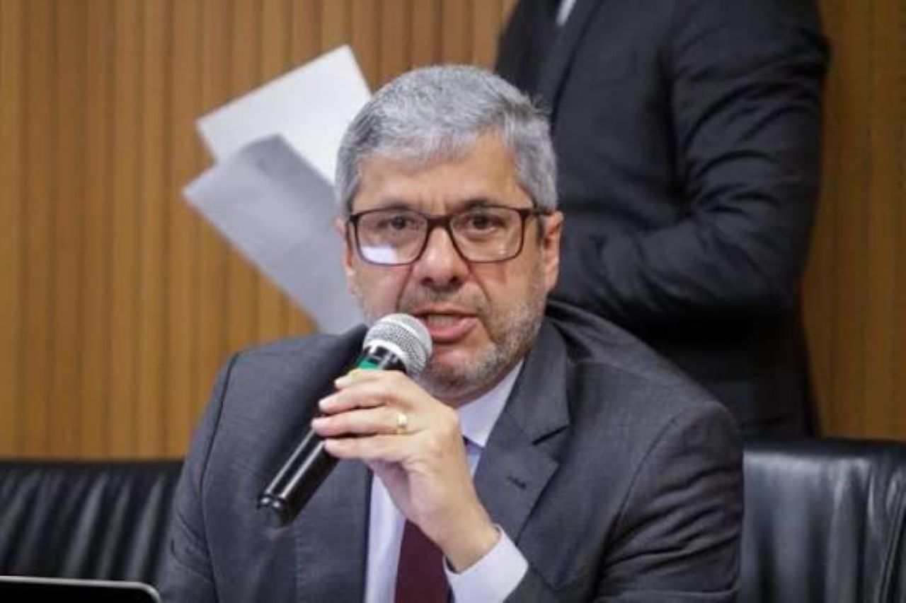 Álvaro Porto apresenta requerimento na Alepe propondo voto de aplausos ao ex-secretário da Fazenda, Wilson de Paula, por serviços prestados